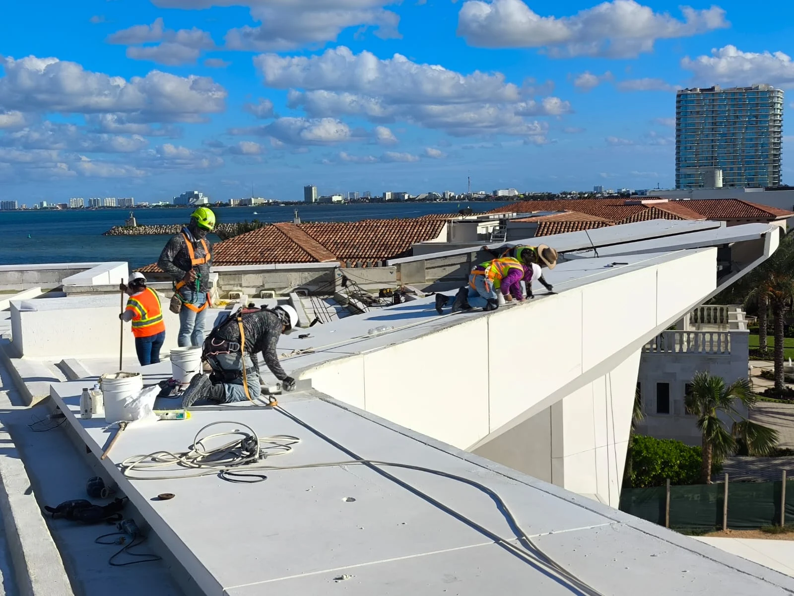Work along the roof edge and facade continuity