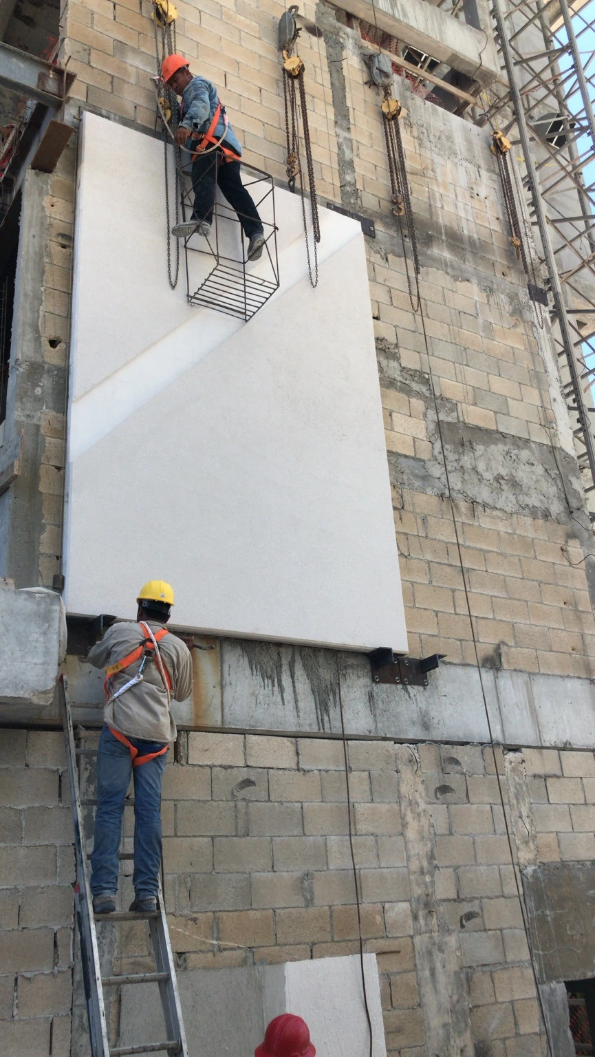 Colocación y ajuste del panel en fachada