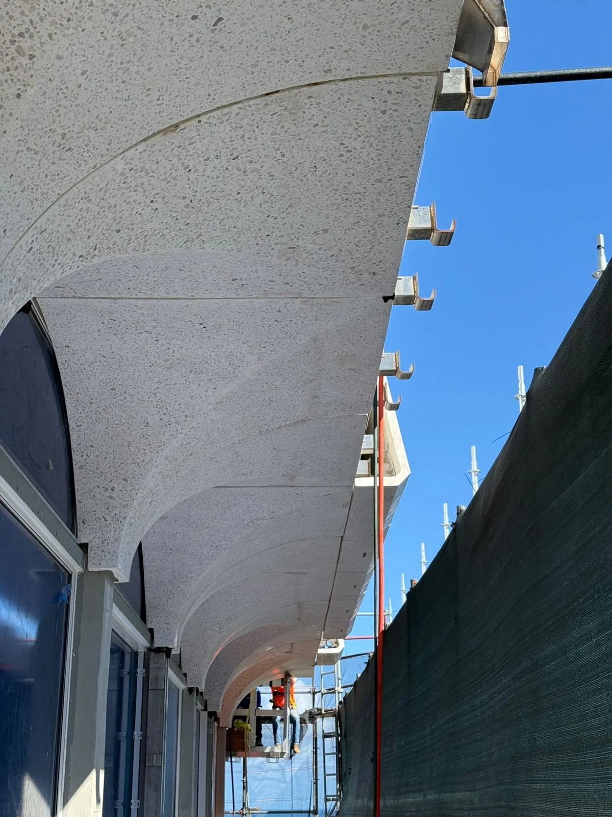 Continuity of installed curved GFRC components