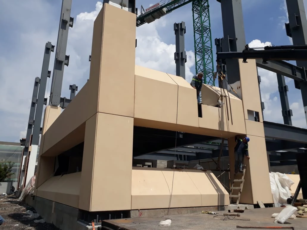 Component panelization and junction with the structure during installation